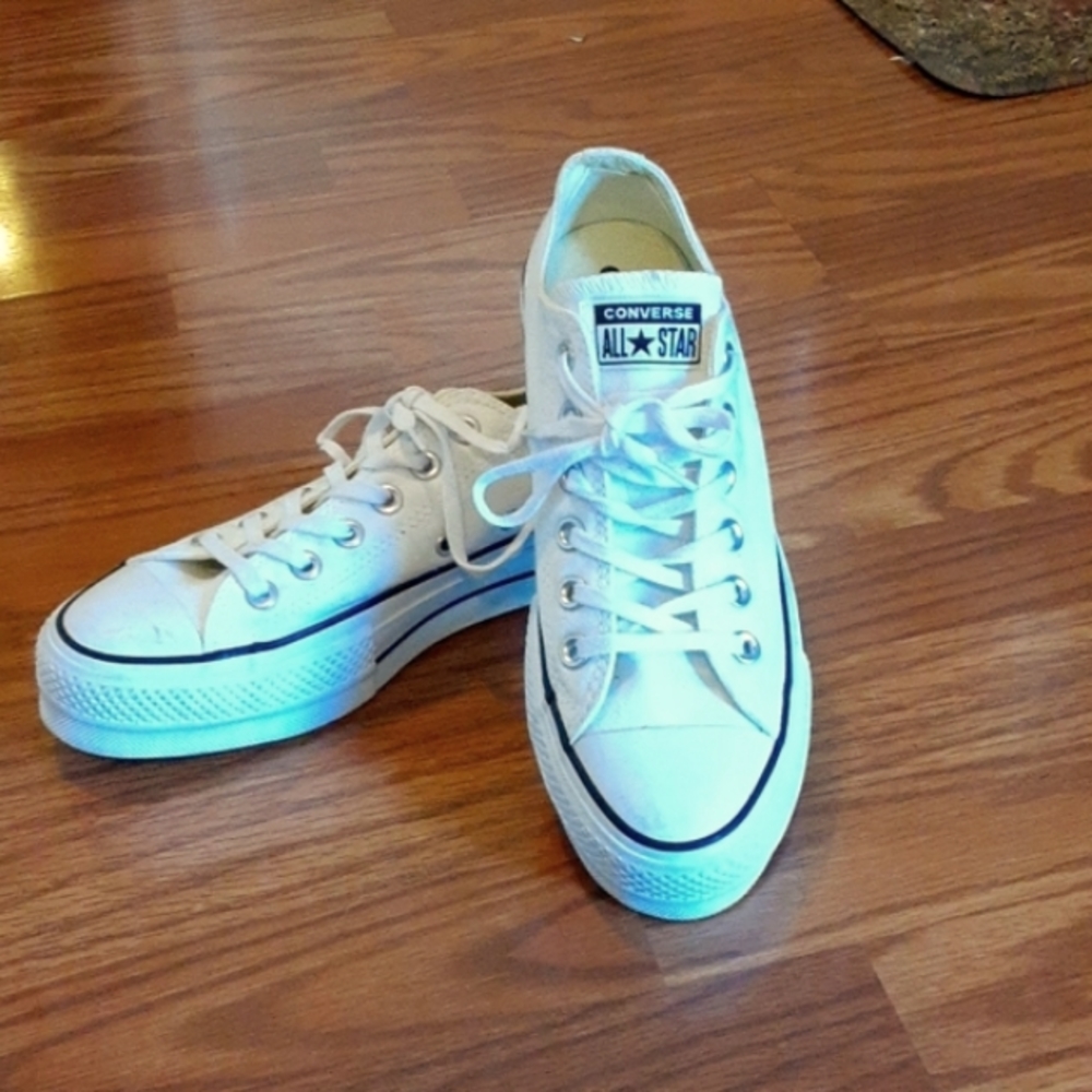 CHUCK TALOR PLATFORM CONVERSE SNEAKERS *NEW WITHOUT TAGS*